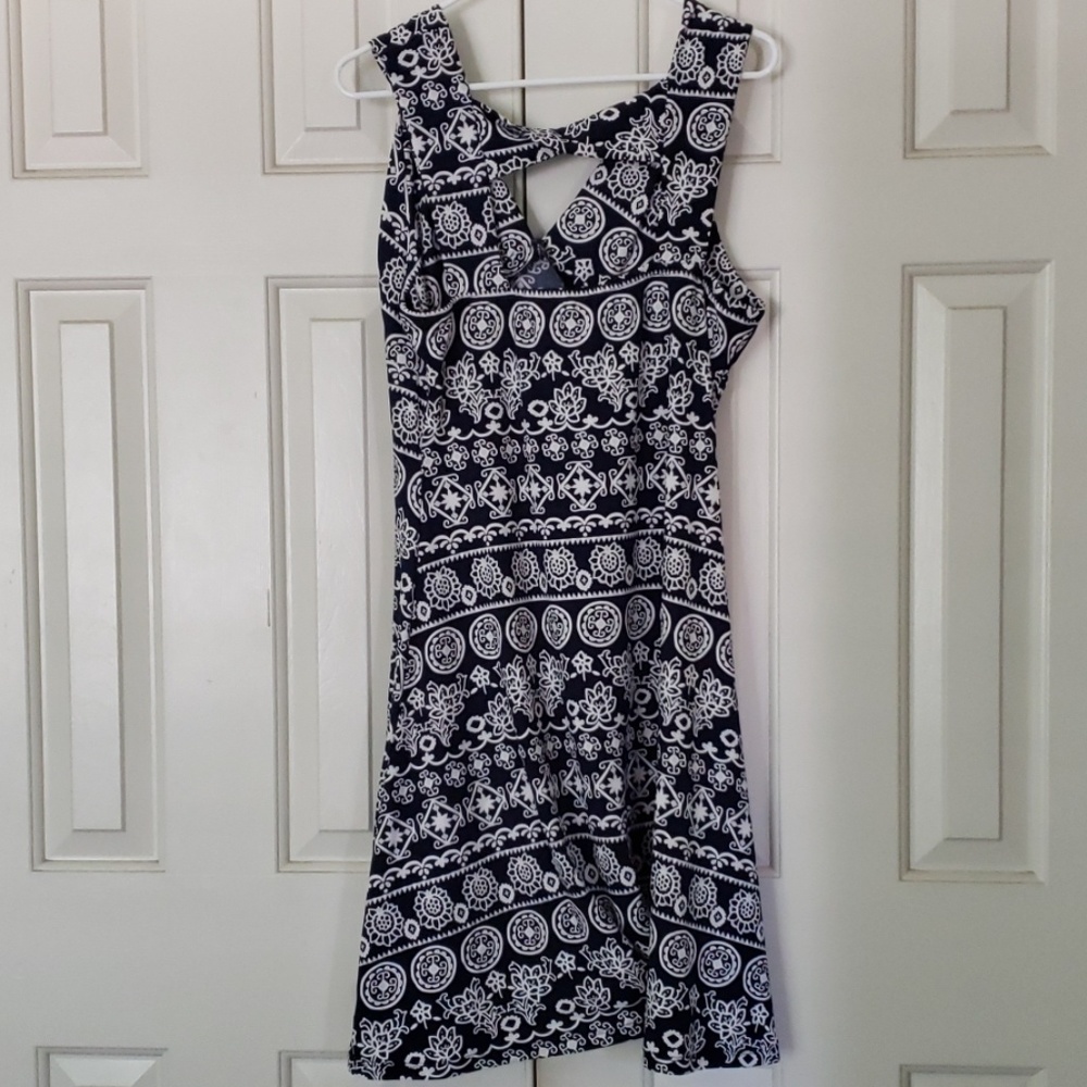 Dress - Picture 2 of 3